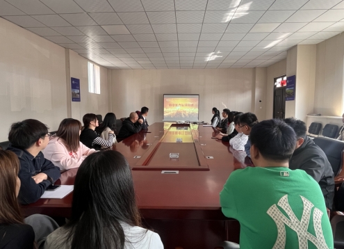 太原市政集团八公司组织党员观看电视专题片《持续发力纵深推进》