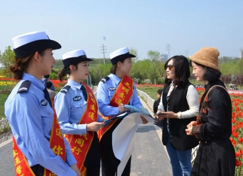 郁金香开迎客来，一路好“警”最怡人 ——临汾公安交警开展春季交通安全文化建设主题