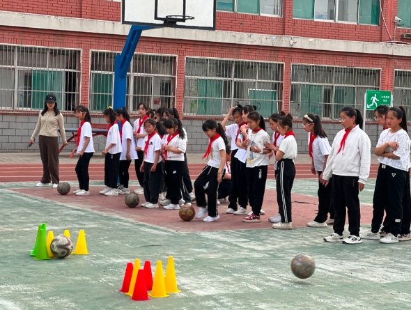 女孩足球节走进太原小店区王吴小学 “铿锵玫瑰”扎根乡土