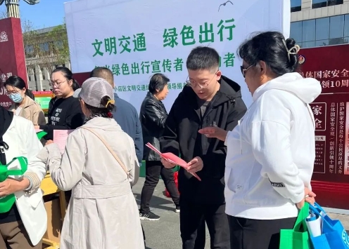 太原小店区开展文明交通综合治理宣传活动