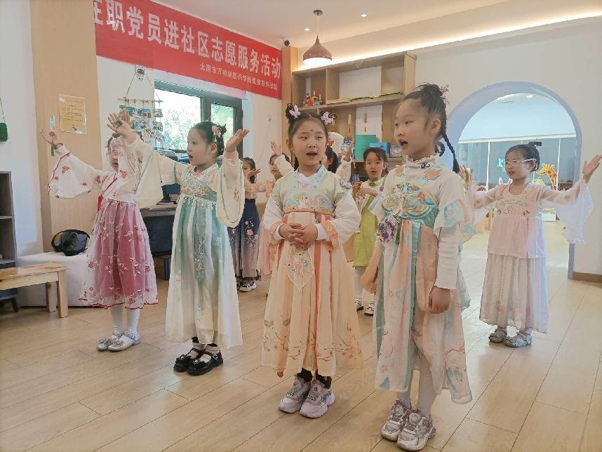 太原万柏林区兴华街道联合开展“手”望美好“阅”享时光创意书签制作活动