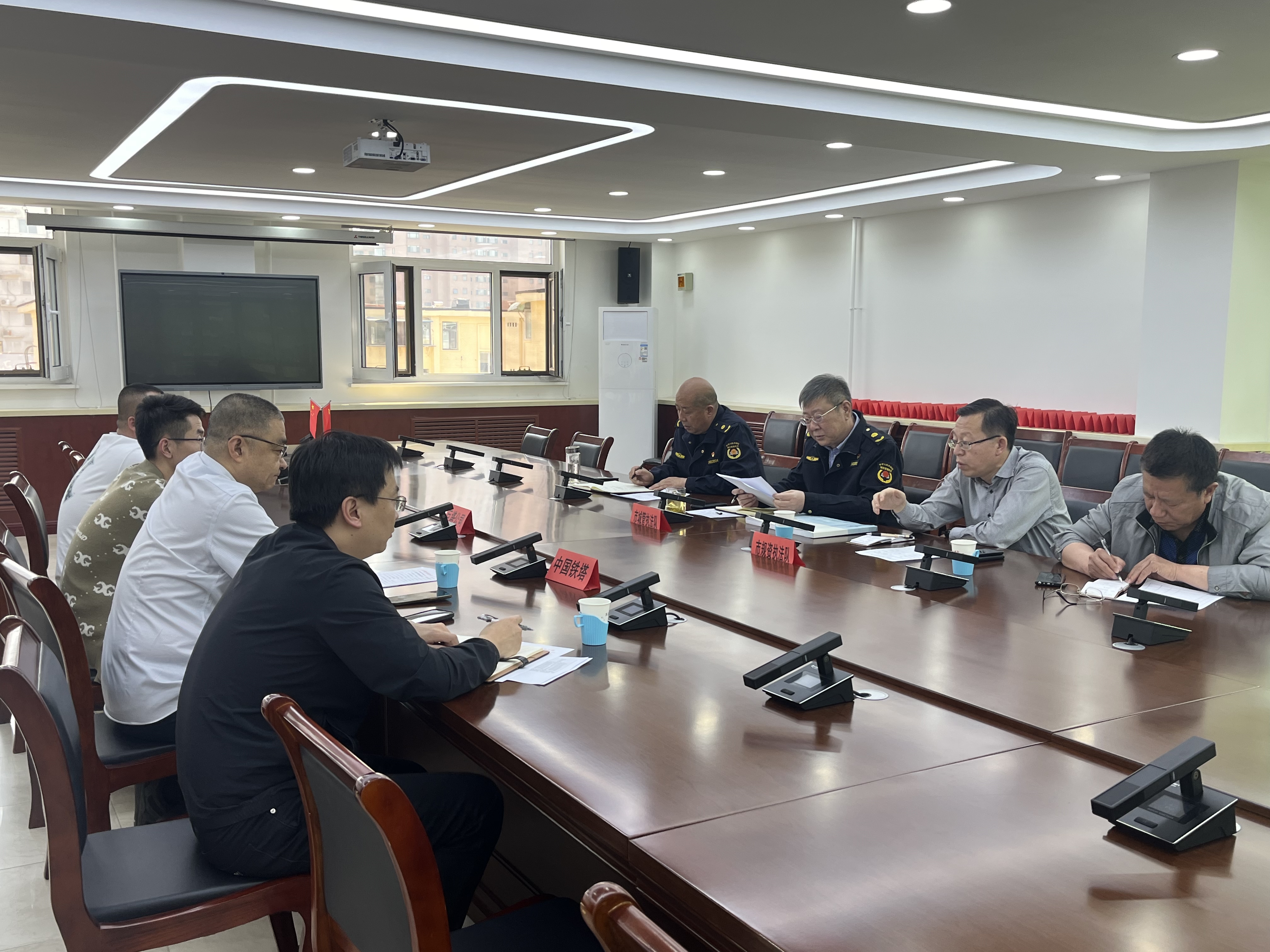 太原城管执法部门约谈基站业主单位  整治基站压占城市道路