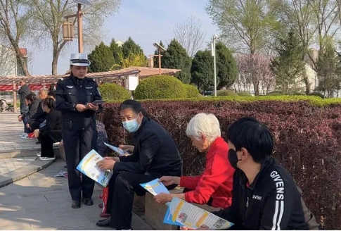 长治壶关交警走进社区 贴近群众讲安全
