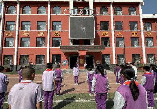 赓续血脉播信仰——“小小马克思”宣讲团“小萝卜头”的故事主题教育