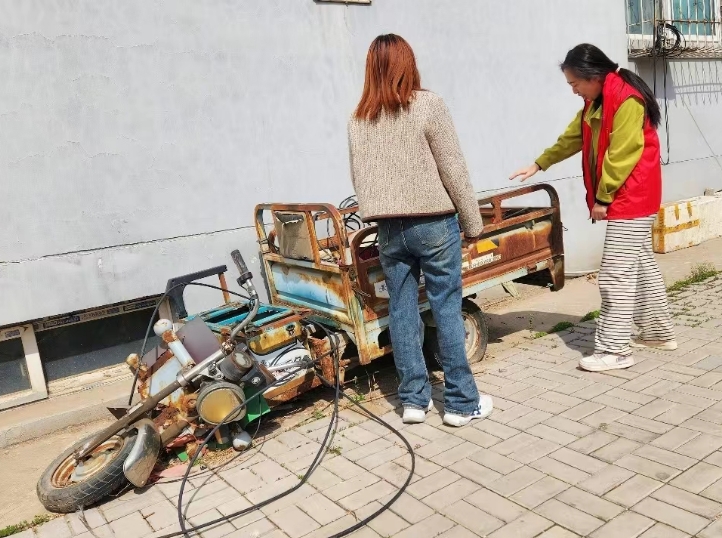 太原晋祠镇小站社区：清理“僵尸车”解决“堵心事”