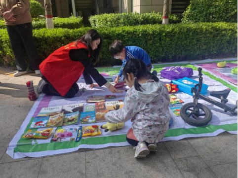 太原万柏林区下元街道：书送美好，“衣”起点赞