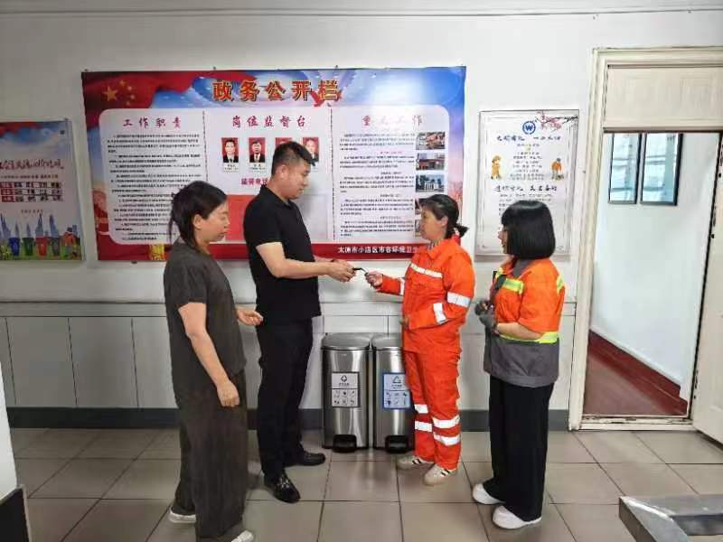 太原小店区：环卫工人王显玲拾金不昧，华为手表物归原主