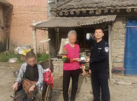 临汾襄汾：“窗口”开到百姓家！户籍民警暖心上门为残疾群众办理身份证