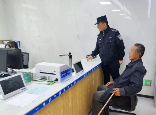 太原娄烦：群众身体残疾生活困难  民警主动帮其“办证”巧解难题