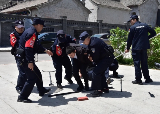 长治黎城县公安局组织开展“红蓝对抗”警情处置实战模拟演练