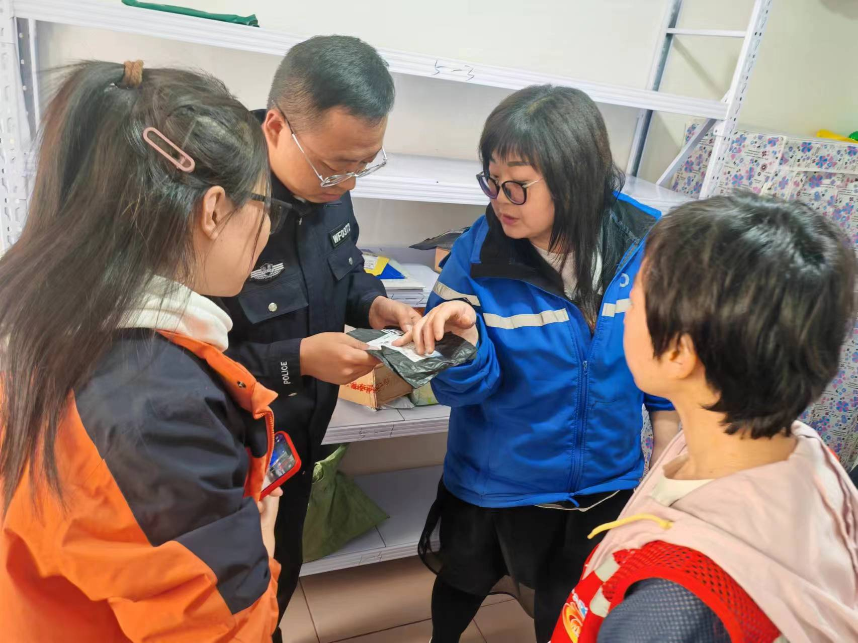 太原万柏林街道：快递中转大检查  严把快递安全关