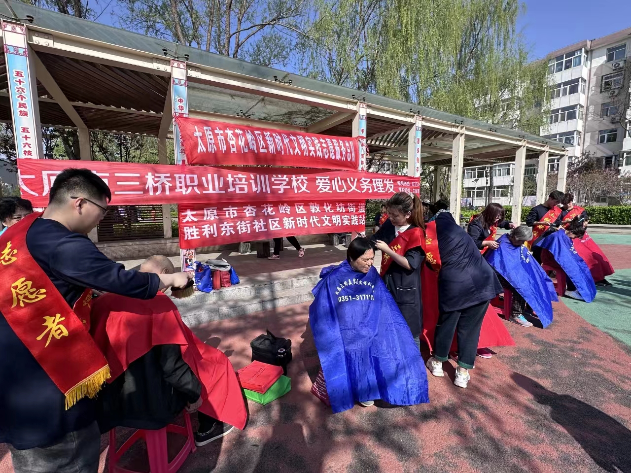 太原杏花岭区敦化坊街道：爱心义剪传真情  关爱老人暖人心