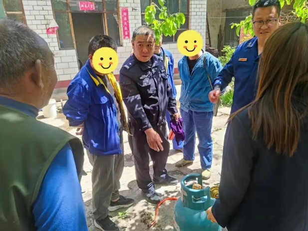 【暖心警事】煤气罐着火！“警”急救援