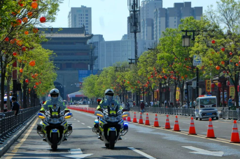 【节日我在岗】当警察遇上“五一” ，脚步所至 皆为“警”色！