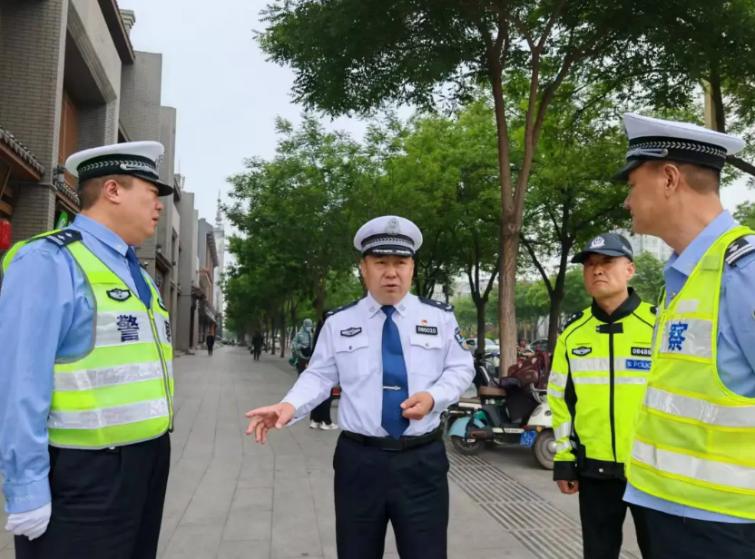 “警”色依旧，临汾公安交警坚守岗位护平安！