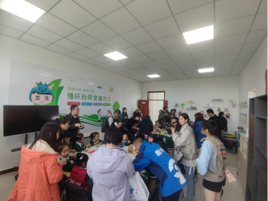 垃圾分类  从娃娃抓起——太原万柏林区垃圾分类处置中心来了一群萌娃