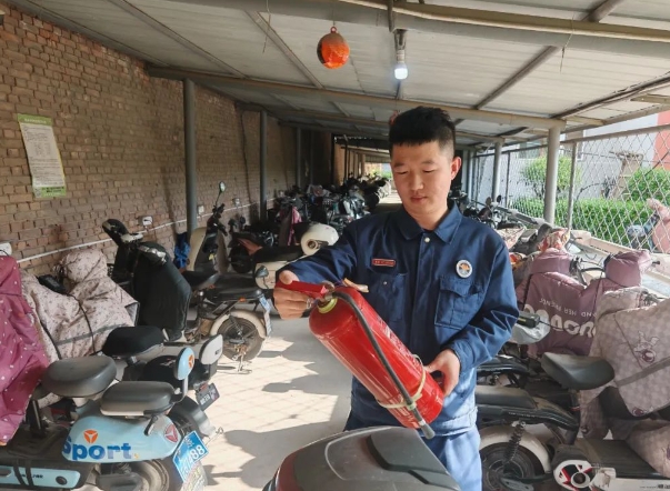 太原小店区营盘街道：多措并举  助电动自行车走好“安全”路