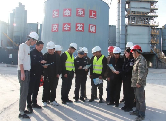 临汾公安交警走进辖区施工工地开展交通安全宣传教育活动 警钟长鸣筑安全