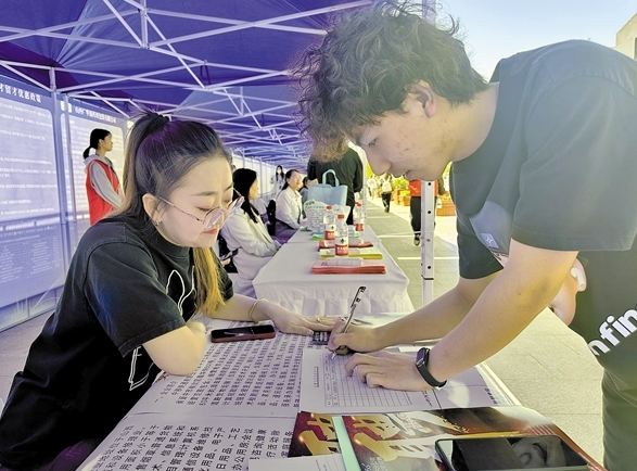 市校融合  才聚晋中——晋中市以招聘会为契机打好高校毕业生就业“组合拳”