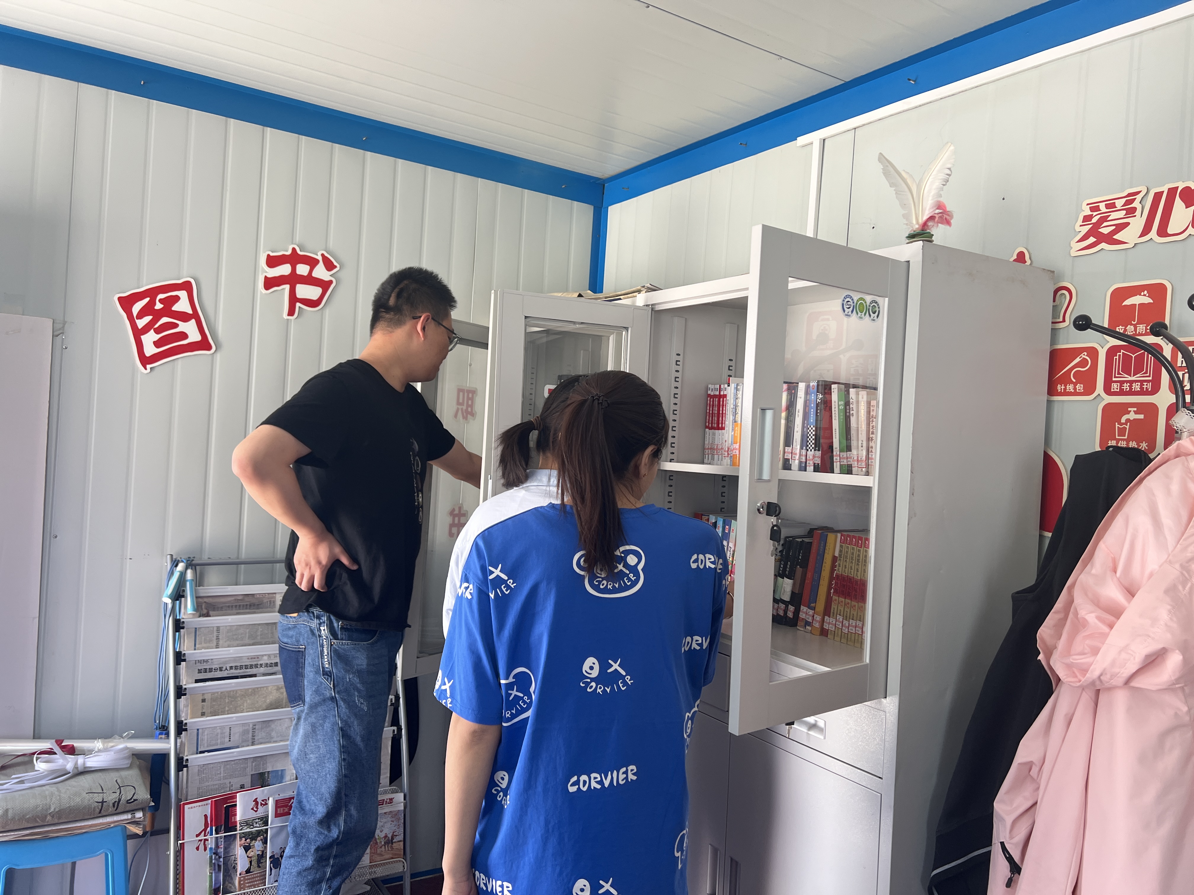 太原市政集团四公司打造全新职工图书角