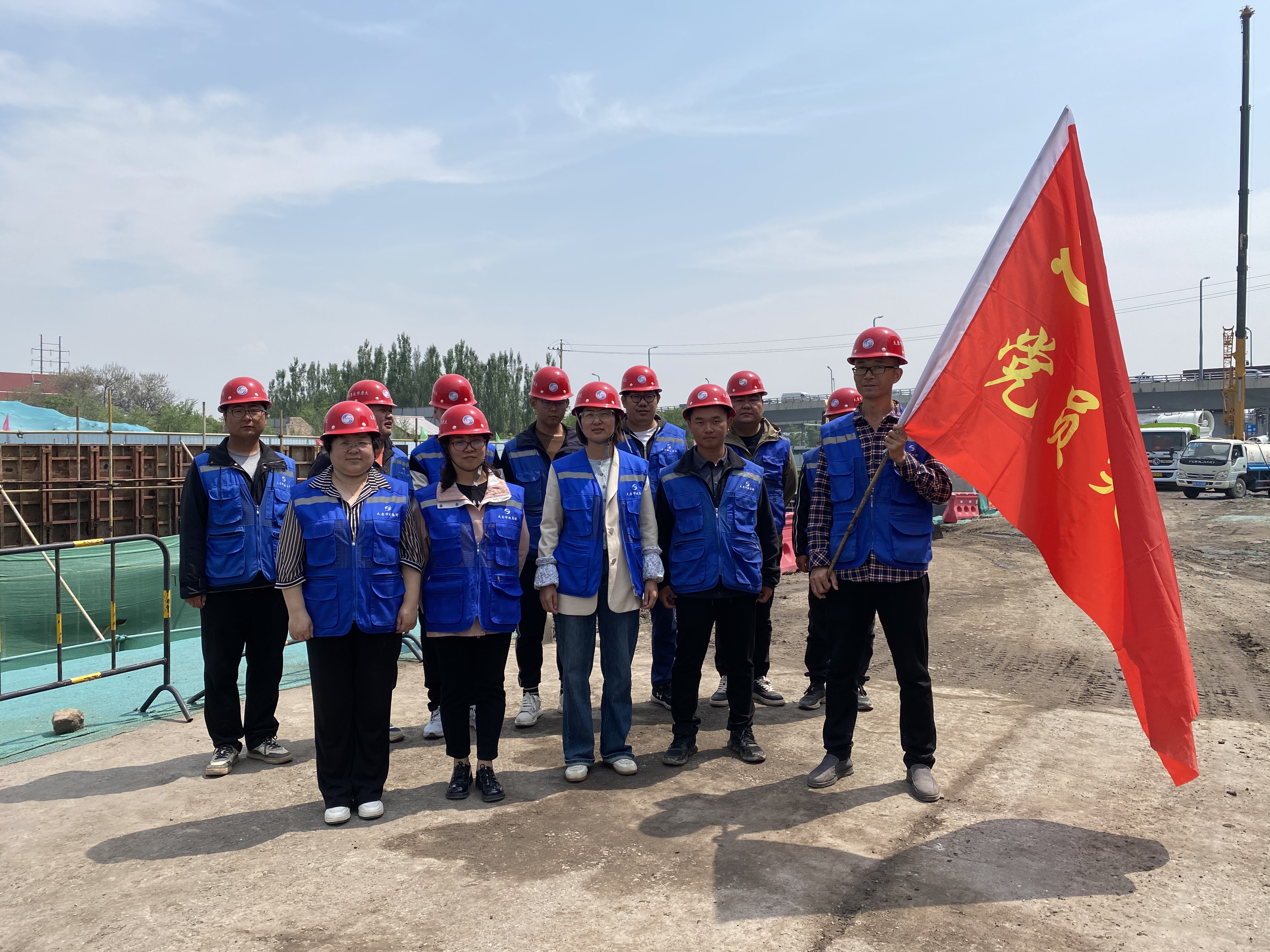 太原市政集团四公司在项目一线成立党员突击队