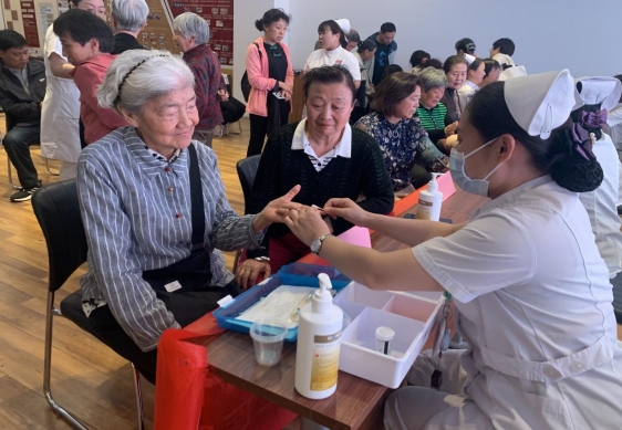 太原万柏林区小井峪街道开展“科普促健康  携手向未来”义诊活动