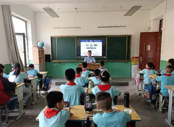 反诈宣传进校园——长治武乡公安为健康成长护航