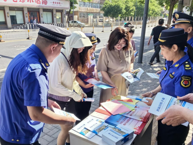太原城管执法部门开展形式多样的普法宣传活动