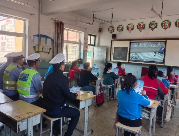 临汾公安交警走进辖区学校开展交通安全宣传活动