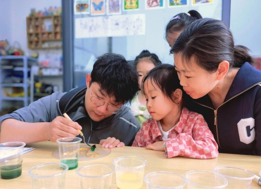 太原万柏林区长风西街街道：邂逅掐丝珐琅  传承非遗之美