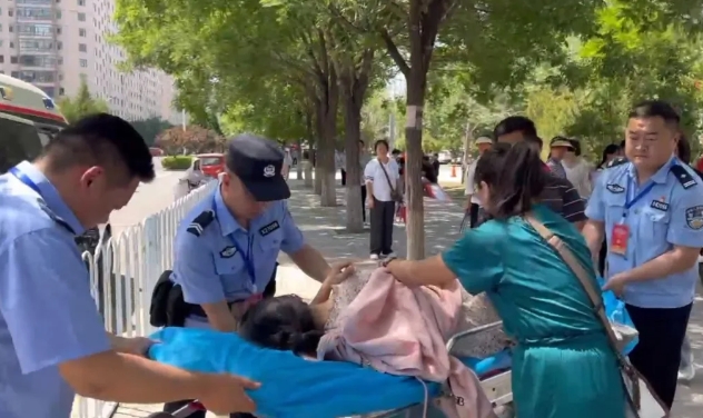 长治壶关公安：考生突发晕倒  民警及时施救