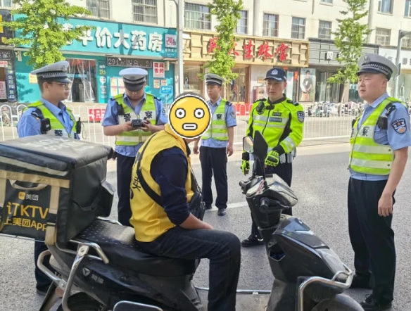 长治壶关交警持续开展“一盔一带”交通违法整治行动