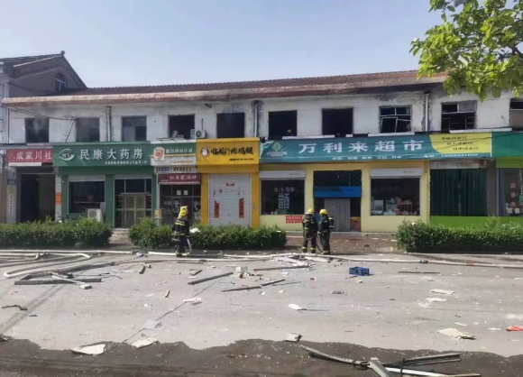 长治潞城：突发火情  民警化身“救火卫士”