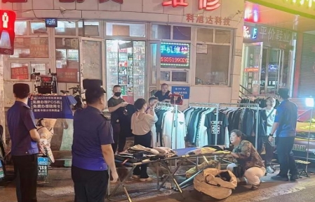 太原万柏林区神堂沟街道：开展夜间流动摊贩整治  用心守护市容环境秩序