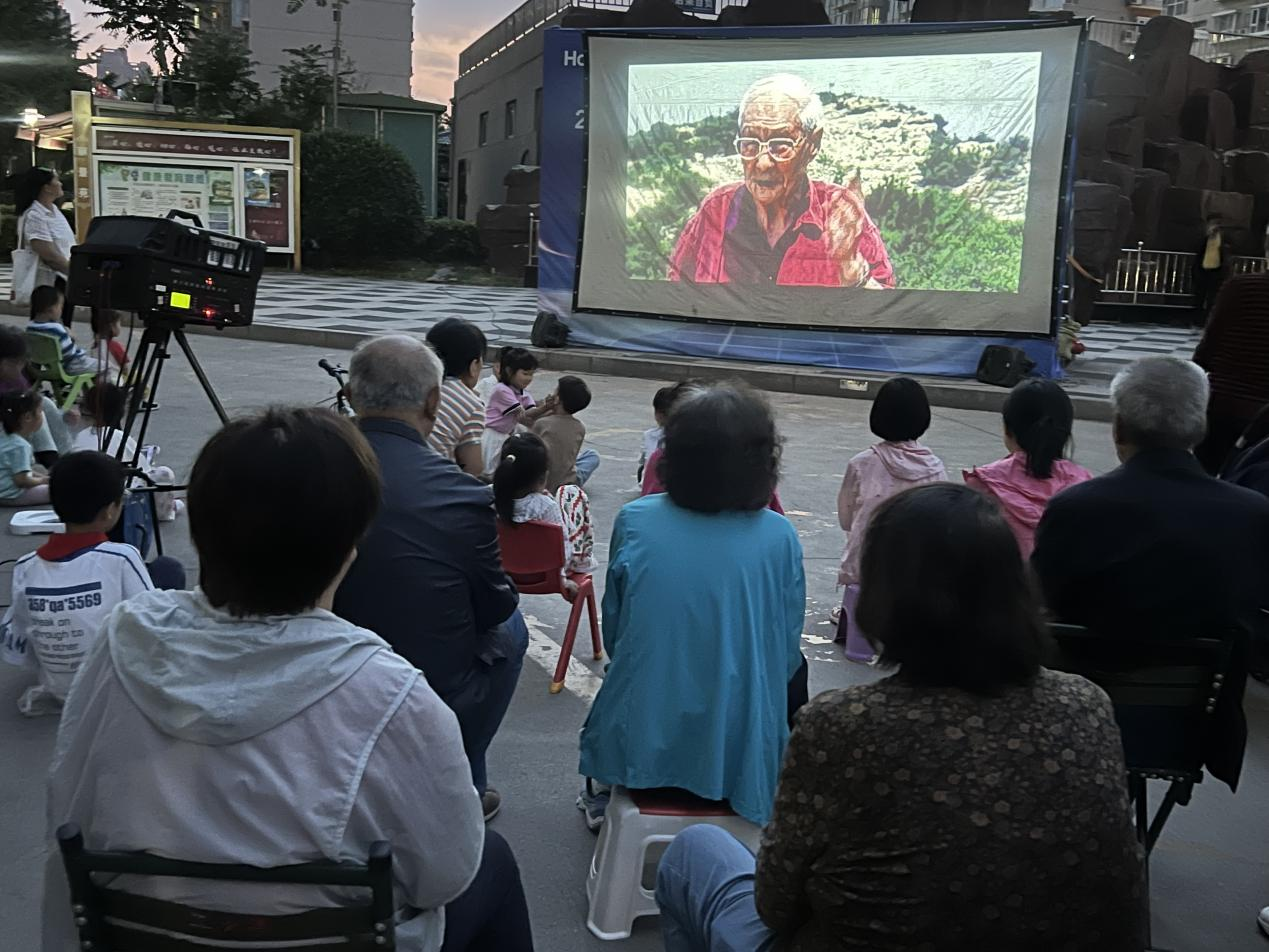 太原万柏林区长风西街街道：露天电影进社区  文化惠民暖人心