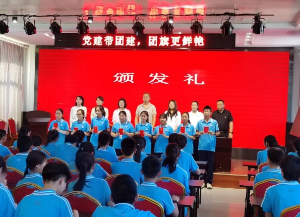 太原万柏林区杜儿坪街道西园社区：党建带团建  团旗更鲜艳