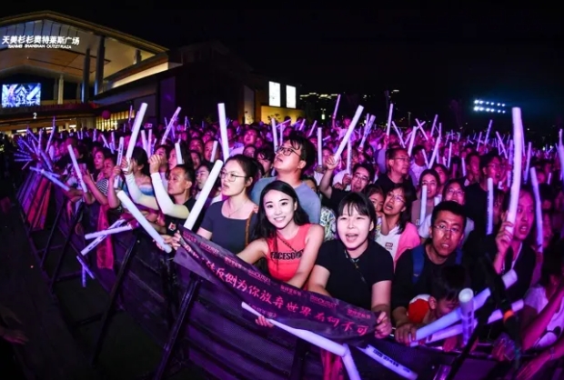 “歌迷之城”不是吹的，太原尖草坪区这家商场竟然把演唱会办成这样！