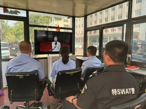 山西灵石县公安局组织观看《心中装着人民的好警察 》全国“公安楷模”魏和友同志先进