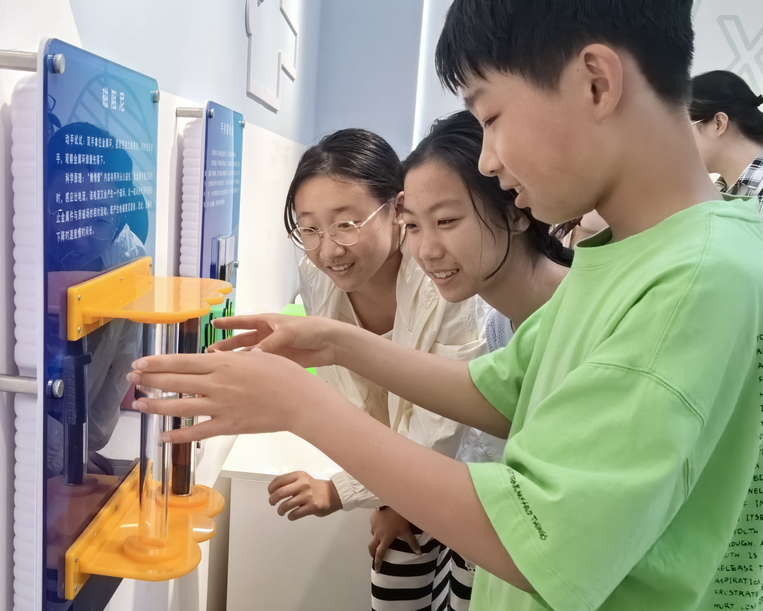 太原万柏林区滨体社区：门口就能“触摸”到实用科技的科普馆