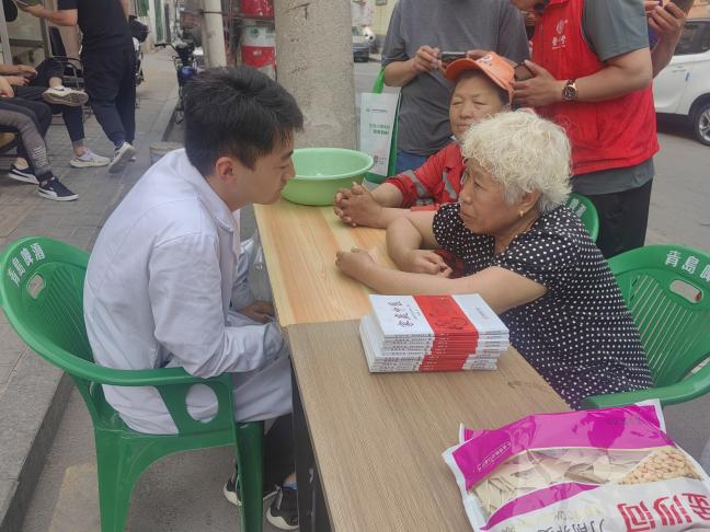 太原万柏林区下元街道：健康进社区，义诊暖人心