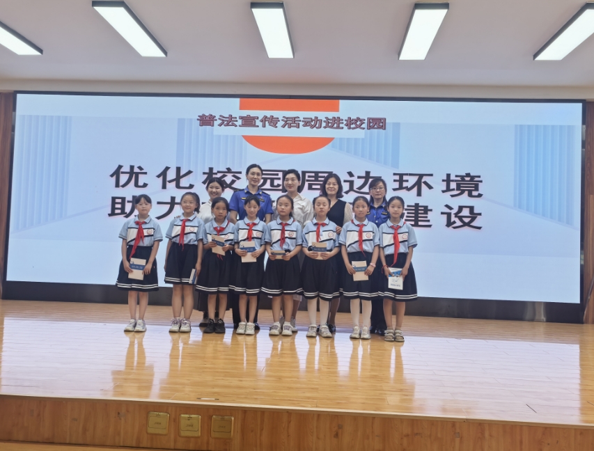 太原：“执法蓝”走到孩子身边开展普法宣讲活动