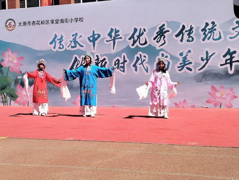 太原杏花岭区敦化坊街道：多彩“六一”  同享欢乐