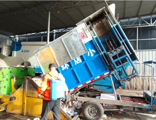 太原小店区环卫中心：多措并举   精准精细做好清运工作