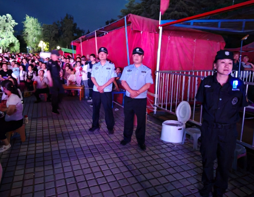 “警”色与快乐“童”行——长治公安五马分局圆满完成辖区清华、惠丰幼儿园庆“六一”