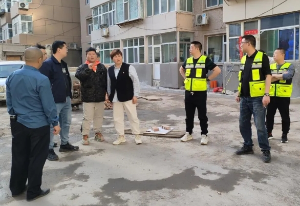 太原迎泽区迎泽街道：老旧改造商议办，拆违建新环境美