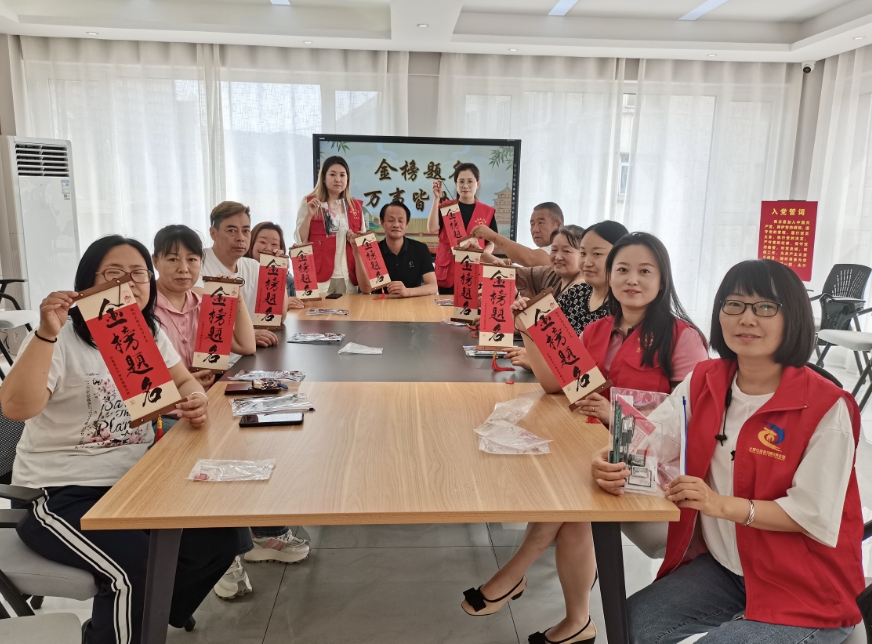 太原古交屯兰康乐苑社区：爱心助力高考  情暖辖区学子