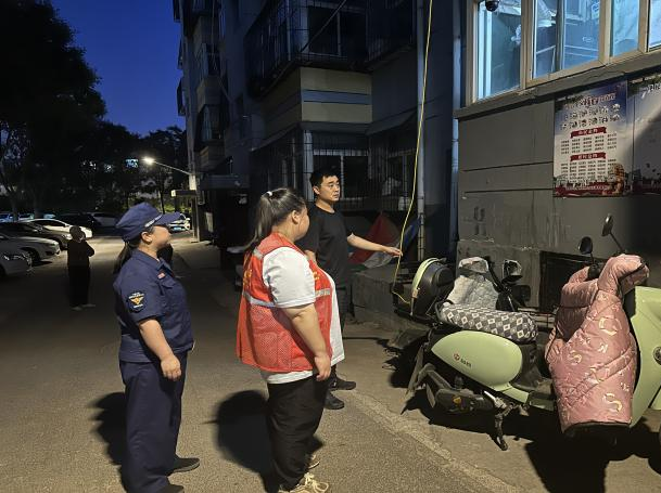 太原万柏林区杜儿坪街道：杜绝飞线充电  安全从我做起