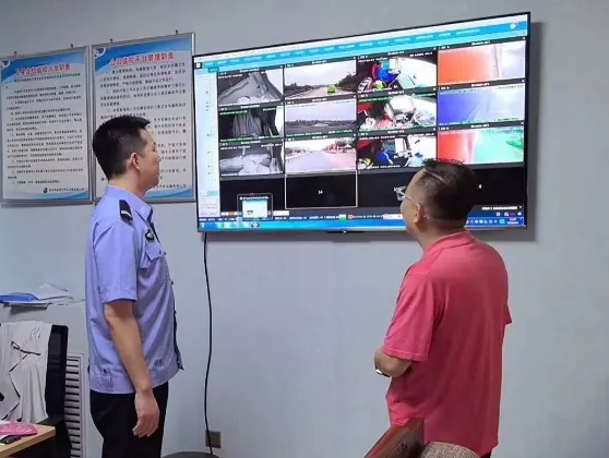 临汾市公安局交警支队直属三大队开展交通安全宣传主题活动