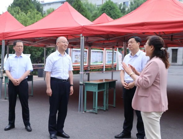 太原小店区委副书记、区长康建斌调研检查该区2024年高考准备工作