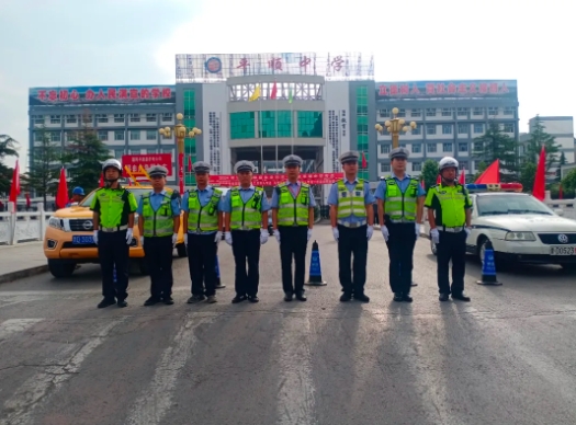 高考首日  长治平顺公安全力赴“考”！